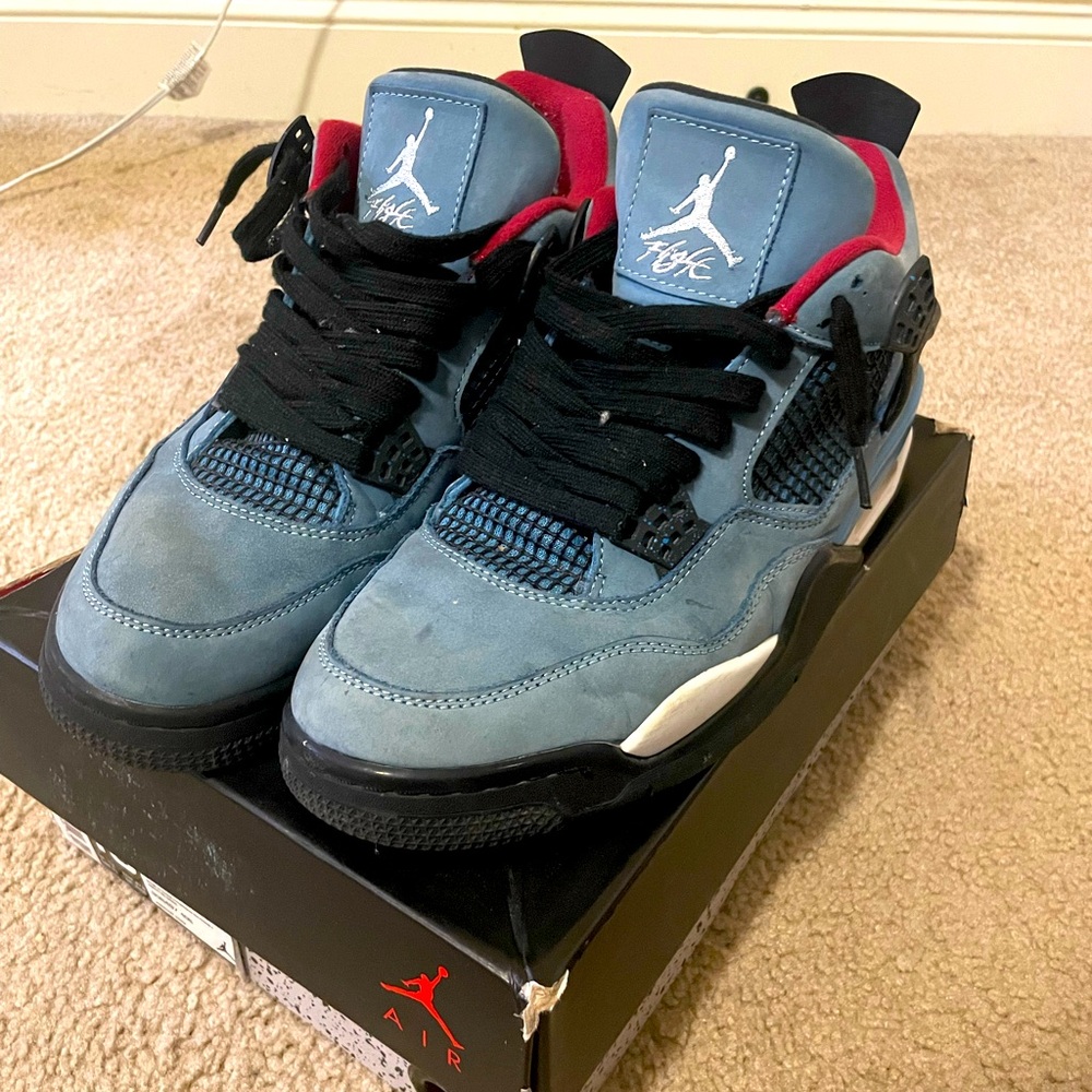Jordan 4 Travis Scott